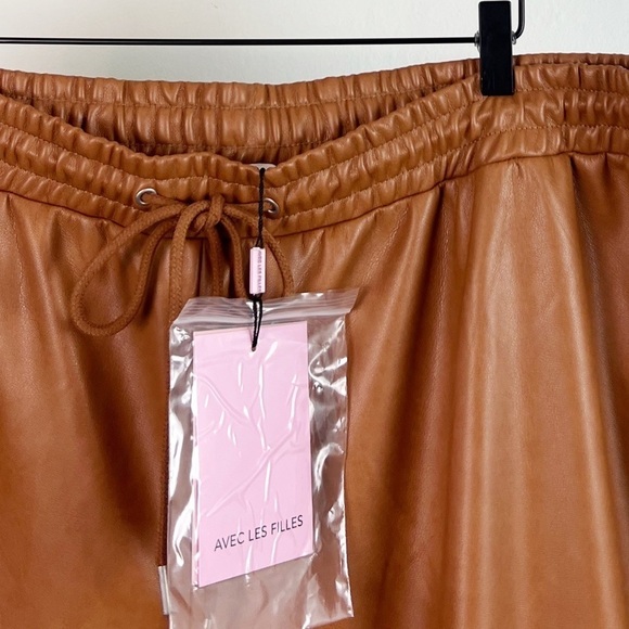 NWT Avec Les Filles Faux Leather Fleece Line Jogger Pants in Cognac Beige - Picture 7 of 8